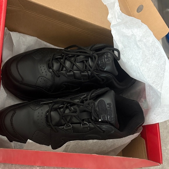 Women’s waterproof work shoes. Size 8 wide - Picture 1 of 2